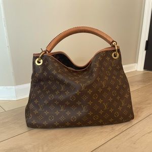 Authentic Louis Vuitton Artsy MM